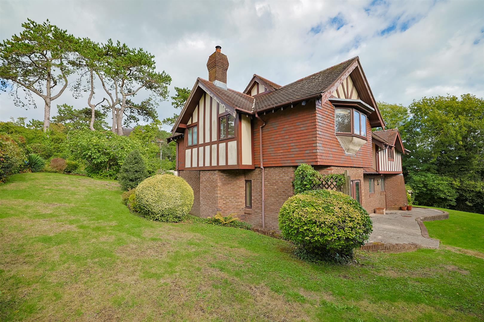 Grovewood, Groves Avenue, Langland, Swansea, SA3 4QF